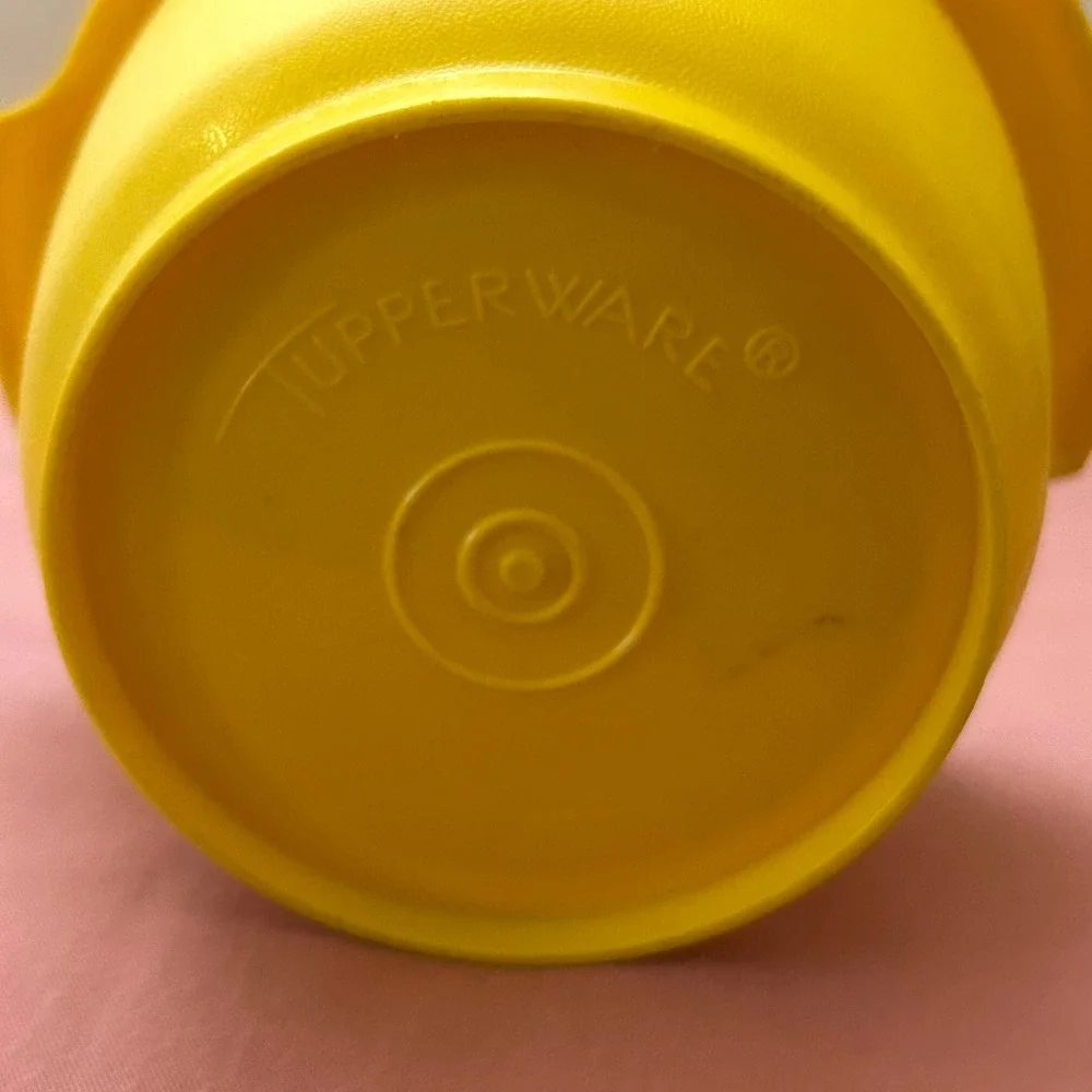 Vintage 1970's Tupperware Yellow Servalier Bowl #886-17 • NO LID • SEE PICS